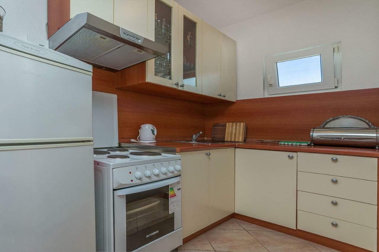 Apartments Kristina Omis Exterior photo