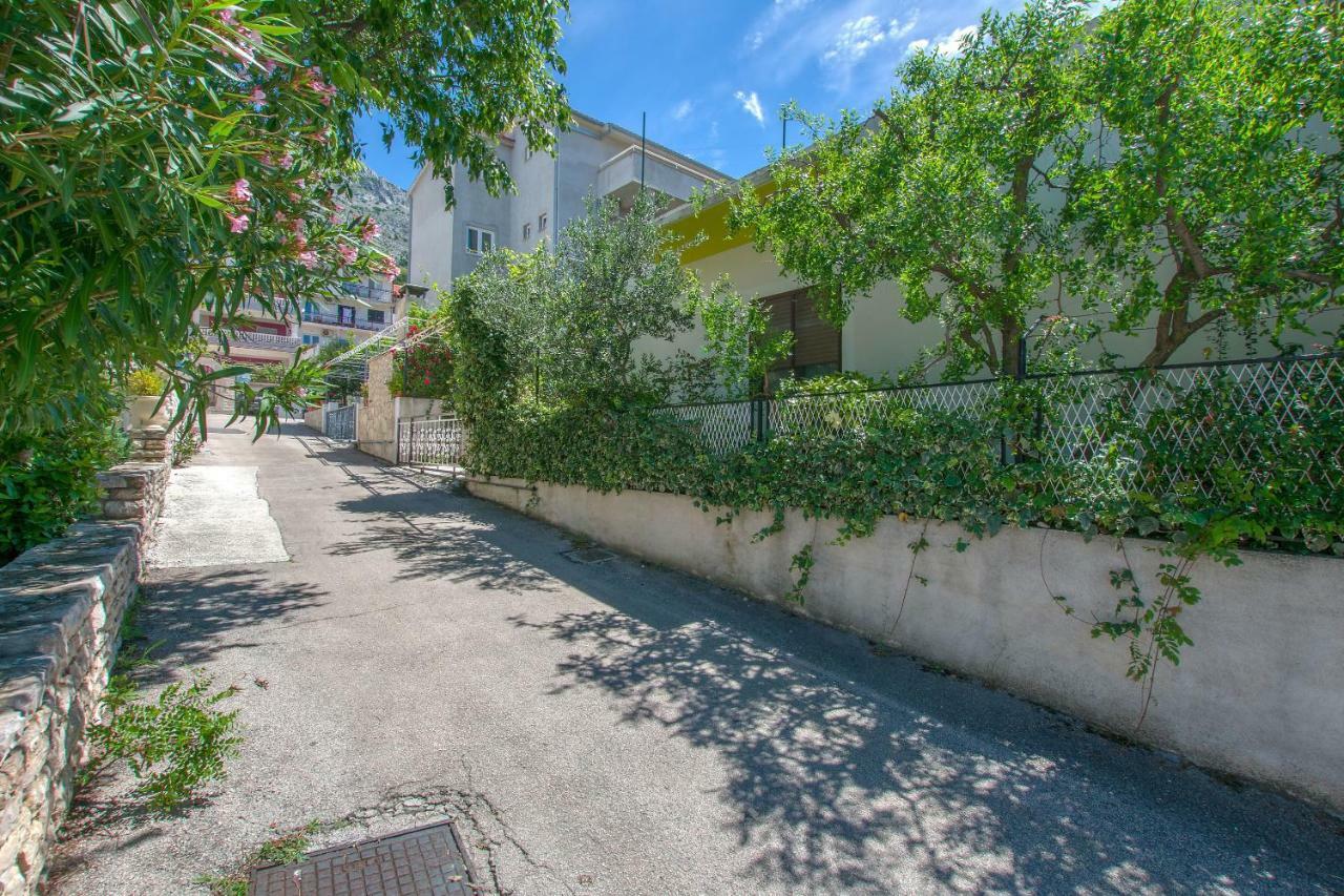 Apartments Kristina Omis Exterior photo