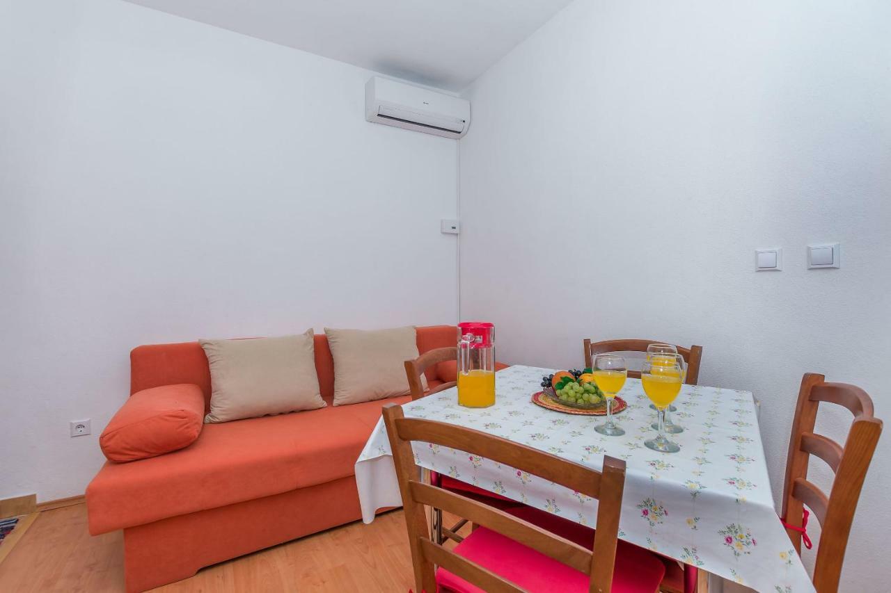 Apartments Kristina Omis Exterior photo