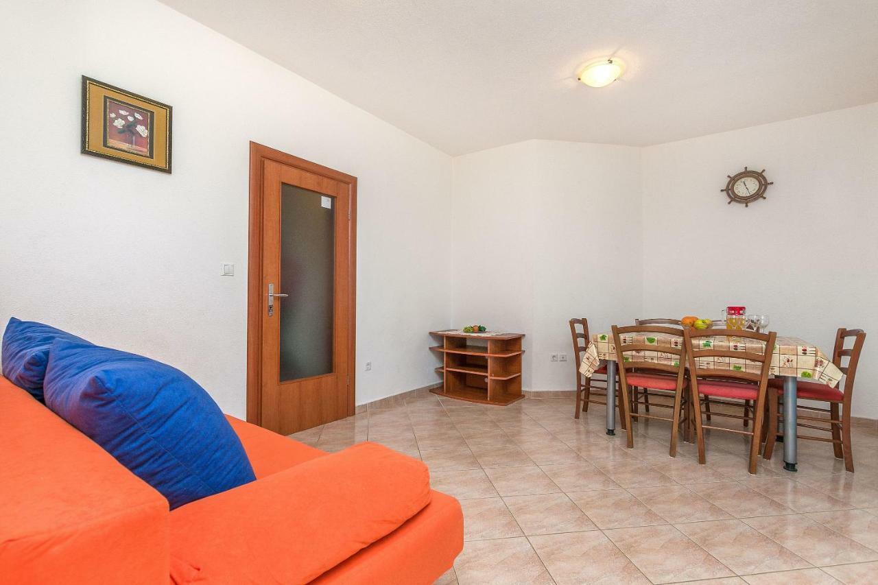 Apartments Kristina Omis Exterior photo